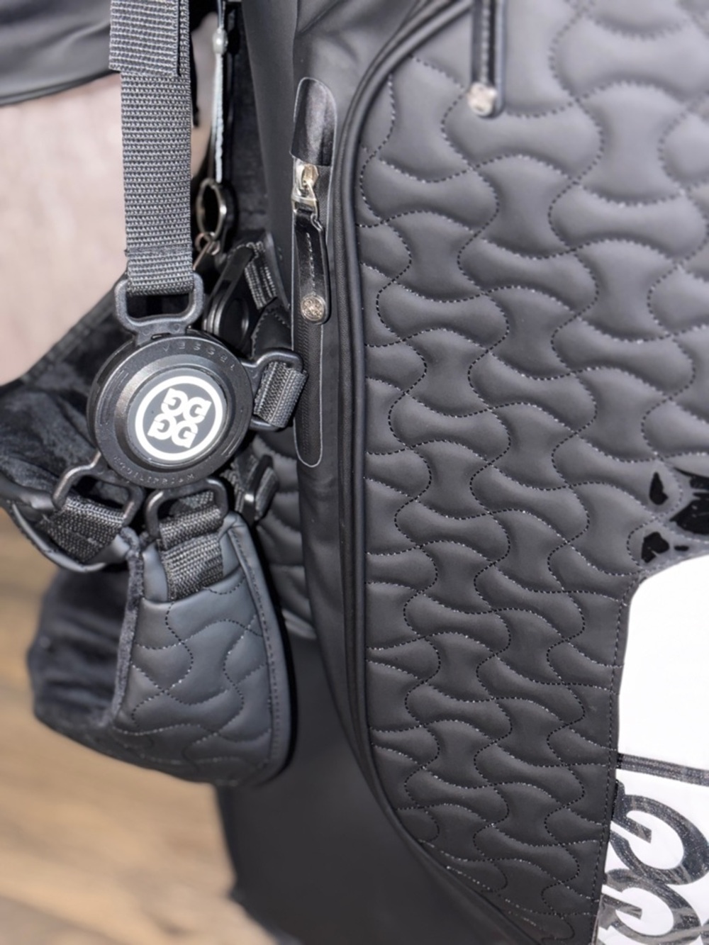 G/FORE Black and White Skull golf bag. - Picture 2 of 8